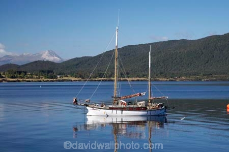 boat;boats;Fiordland;ketch;ketches;lake;Lake-Te-Anau;lakes;N.Z.;New-Zealand;NZ;pleasure-boat;pleasure-boats;S.I.;SI;South-Island;Southland;Te-Anau;yacht;yachts