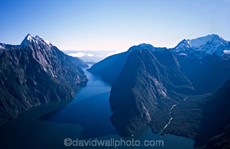 aerials;beautiful;beauty;bluff;bluffs;cliff;cliffs;coast;coastal;coastline;fiord;fiords;fjord;fjords;glacial;majestic;middle-earth;mountain;mountains;natural;nature;peak;peaks;river;rivers;scene;scenic;sea;snow;snowy;sounds;south-west;southland;summit;summits;te-wahipounamu-south_west-new;valley;valleys;water