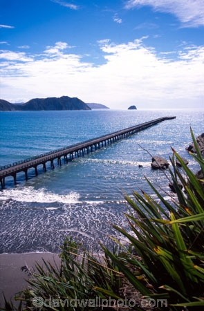 east-coast;piers;wharf;wharves;jetty;jetties;beach;beaches;coast;coastal;coastline;shoreline;shore;waves;sea;ocean;pacific