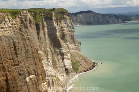 bluff;bluffs;Cape-Kidnappers;cliff;cliffs;coasatline;coast;coastal;Hawke-Bay;Hawkes-Bay;Hawkes-Bay;mudstone;N.I.;N.Z.;New-Zealand;NI;North-Is;North-Is.;North-Island;NZ;pacific-ocean;sand-stone;sand_stone;sandstone;shore;shoreline;white-cliffs