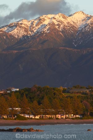 break-of-day;coast;coastal;coastline;coastlines;coasts;dawn;dawning;daybreak;first-light;Kaikoura;Kaikoura-Coast;Kaikoura-Range;Kaikoura-Ranges;Marlborough;morning;mountain;mountains;New-Zealand;NZ;ocean;oceans;Pacific-Ocean;range;ranges;S.I.;sea;seas;Seaward-Kaikoura-Range;Seaward-Kaikoura-Ranges;shore;shoreline;shorelines;shores;snow;snow-capped;snowy;South-Is;South-Island;Sth-Is;sunrise;sunrises;sunup;water