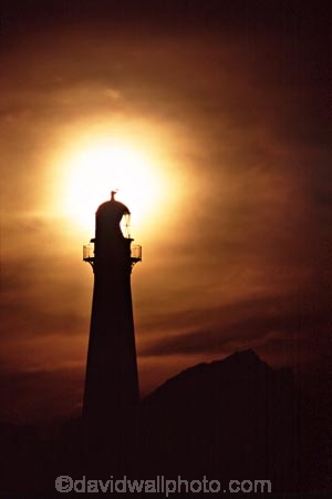 Castle-Point;castlepoint;dark;light-house;light-houses;Lighthouse;lighthouses;moon;Moonrise;night;silhouette