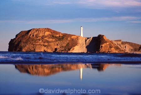 light-house;lighthouses;houses;light-houses;coast;shore;beach;beaches;headland;promontory