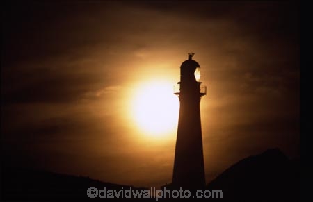light-house;light-houses;lighthouses;moon;silhouette;Moonrise;Castle-Point;Lighthouse;castlepoint;dark;night