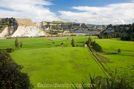 agricultural;agriculture;country;countryside;farm;farming;farmland;farms;field;fields;meadow;meadows;N.I.;N.Z.;New-Zealand;NI;North-Island;NZ;Ohingaiti;paddock;paddocks;pasture;pastures;Rangitikei;Rangitikei-River;river;rivers;rural