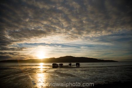 beach;beaches;boat;boats;calm;car;cars;cloud;clouds;coast;coastal;coastline;coastlines;coasts;dusk;end-of-day;end-of-the-day;evening;fishing-boat;fishing-boats;foreshore;Kapiti-Coast;Kapiti-Is;Kapiti-Is.;Kapiti-Island;last-light;N.Z.;New-Zealand;nightfall;North-Is;North-Is.;North-Island;NZ;ocean;oceans;Otaheke-Strait;Paraparaumu;Paraparaumu-Beach;placid;pleasure-boat;pleasure-boats;quiet;Rauoterangi-Channel;reflection;reflections;sand;sandy;sea;seas;serene;shore;shoreline;shorelines;shores;sky;smooth;still;sunset;sunsets;Tasman-Sea;tidal;tides;tractor;tractors;tranquil;twilight;vehicle;vehicles;water