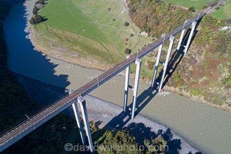 aerial;aerial-image;aerial-images;aerial-photo;aerial-photograph;aerial-photographs;aerial-photography;aerial-photos;aerial-view;aerial-views;aerials;bridge;bridges;infrastructure;Main-Trunk-Line;Mangaweka;Mangaweka-Rail-Viaduct;Mangaweka-Railway-Viaduct;Mangaweka-Viaduct;N.I.;N.Z.;New-Zealand;NI;NIMT;North-Is;North-Island;North-Island-Main-Trunk;Nth-Is;NZ;rail-bridge;rail-bridges;rail-line;rail-lines;rail-track;rail-tracks;railroad;railroads;railway;railway-bridge;railway-bridges;railway-line;railway-lines;railway-track;railway-tracks;Railway-Viaduct;railways;Rangitikei;Rangitikei-District;Rangitikei-Region;Rangitikei-River;river;rivers;track;tracks;train-track;train-tracks;transport;transportation