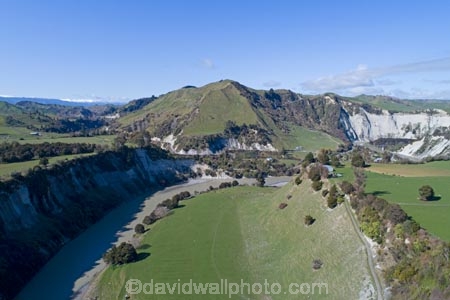 aerial;aerial-image;aerial-images;aerial-photo;aerial-photograph;aerial-photographs;aerial-photography;aerial-photos;aerial-view;aerial-views;aerials;agricultural;agriculture;cliff;cliffs;country;countryside;farm;farming;farmland;farms;field;fields;Mangaweka;meadow;meadows;N.I.;N.Z.;New-Zealand;NI;North-Is;North-Island;Nth-Is;NZ;paddock;paddocks;pasture;pastures;Rangitikei;Rangitikei-District;Rangitikei-Region;Rangitikei-River;river;rivers;rural;white-cliff;white-cliffs