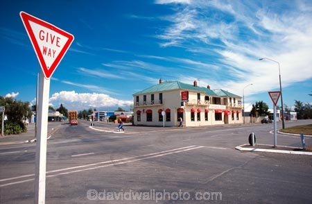 bar;bars;brown-pub;canterbury;canterbury-hotel;canterbury-plains;give-way;hotel;hotels;intersection;methven;mid-canterbury;mid_canterbury;pub;pubs;road;roading;roads;sign;signs;street;streets;transport;yield