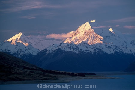 lakes;southern-alps;main-divide;mountains;mountain;alpine;peak;highest;snow;meridian