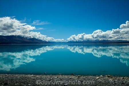 Aoraki;Aotearoa;calm;Canterbury;cloud;clouds;lake;Lake-Pukaki;lakes;Mackenzie-Country;Mackenzie-District;Mackenzie-Region;Mount-Cook;Mt-Cook;Mt.-Cook;N.Z.;New-Zealand;NZ;reflection;reflections;shore;shoreline;South-Canterbury;South-Is;South-Island;Sth-Is;still