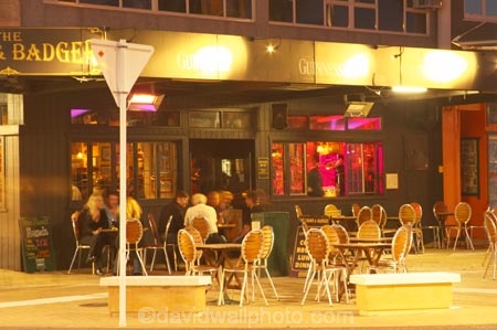 bar;bars;cafe;cafes;crown-and-badger;crown-and-badger-bar;dining;dinner;eating;eating-house;eating-out;eating-place;entertainment;evening;food;hotel;hotels;leisure;lit;new-zealand;night-life;nightlife;north-is.;north-island;pub;pubs;relaxing;restaurants;socializing;tauranga;the-strand
