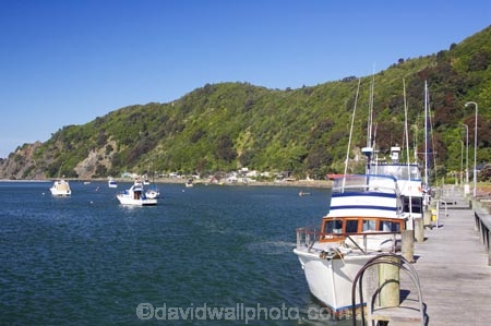 Bay-of-Plenty;boat;boats;commercial-fishing;fishing;fishing-boat;Fishing-Boats;jetties;jetty;new-zealand;north-is.;north-island;pier;piers;waterside;Whakatane;Whakatane-River;wharf;wharfes;wharves