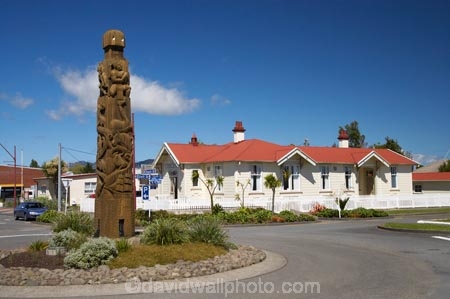 B.O.P.;Bay-of-Plenty;BOP;Court-House;Court-Houses;cultural;King-St;King-Street;Maori-Carving;Maori-Carvings;Maori-Culture;N.I.;N.Z.;New-Zealand;NI;North-Is;North-Island;NZ;Opotiki;roundabout;roundabouts;Wood-Carving;Wood-Carvings;Wooden-Carving;Wooden-Carvings
