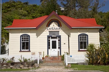 building;buildings;cafe;cafes;Collingwood;dine;Golden-Bay;heritage;historic;historic-building;historic-buildings;historical;historical-building;historical-buildings;history;N.Z.;Nelson-Region;New-Zealand;NZ;old;restaurant;restaurants;S.I.;SI;South-Is.;South-Island;The-Courthouse-Cafe;tradition;traditional