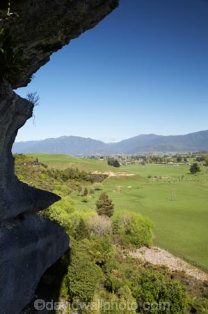 agricultural;agriculture;bluff;bluffs;cliff;cliffs;country;countryside;farm;farming;farmland;farms;field;fields;Golden-Bay;limestone;lookout;meadow;meadows;mountainside;mountainsides;N.Z.;Nelson-Region;New-Zealand;NZ;paddock;paddocks;pasture;pastures;rural;S.I.;SI;South-Is.;South-Island;steep;Takaka;The-Grove;The-Grove-Scenic-Reserve;view;views