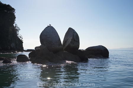 geological;geology;Kaiteriteri;N.Z.;Nelson-Region;New-Zealand;NZ;rock;rock-formation;rock-formations;rock-outcrop;rock-outcrops;rocks;S.I.;SI;South-Is.;South-Island;Split-Apple-Rock;Split_Apple-Rock;stone;Tokongawha-Point;Towers-Bay