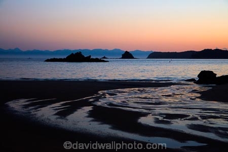Abel-Tasman;Abel-Tasman-N.P.;Abel-Tasman-National-Park;Abel-Tasman-NP;beach;beaches;coast;coastal;coastline;coastlines;coasts;dusk;estuaries;estuary;evening;inlet;inlets;lagoon;lagoons;Mosquito-Bay;N.Z.;national-park;national-parks;Nelson-Region;New-Zealand;night;night_time;nightfall;NZ;ocean;oceans;orange;pink;S.I.;sea;seas;shore;shoreline;shorelines;shores;silhouette;silhouettes;South-Is;South-Island;Sth-Is;sunset;sunsets;Tasman-Bay;Tasman-District;tidal;tide;twilight;water