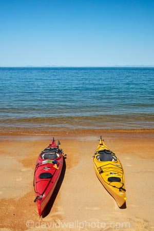 Abel-Tasman;Abel-Tasman-N.P.;Abel-Tasman-National-Park;Abel-Tasman-NP;adventure;adventure-tourism;beach;beaches;boat;boats;canoe;canoeing;canoes;coast;coastal;coastline;coastlines;coasts;hot;kayak;kayaking;kayaks;N.Z.;national-park;national-parks;Nelson-Region;New-Zealand;NZ;ocean;oceans;red-kayak;red-kayaks;S.I.;sea;sea-kayak;sea-kayaking;sea-kayaks;seas;shore;shoreline;shorelines;shores;South-Is;South-Island;Sth-Is;summer;Tasman-Bay;Tasman-District;Te-Pukatea;Te-Pukatea-Bay;tourism;vacation;vacations;water;yellow-kayak;yellow-kayaks