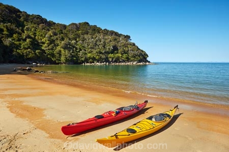 Abel-Tasman;Abel-Tasman-N.P.;Abel-Tasman-National-Park;Abel-Tasman-NP;adventure;adventure-tourism;beach;beaches;boat;boats;canoe;canoeing;canoes;coast;coastal;coastline;coastlines;coasts;hot;kayak;kayaking;kayaks;N.Z.;national-park;national-parks;Nelson-Region;New-Zealand;NZ;ocean;oceans;red-kayak;red-kayaks;S.I.;sea;sea-kayak;sea-kayaking;sea-kayaks;seas;shore;shoreline;shorelines;shores;South-Is;South-Island;Sth-Is;summer;Tasman-Bay;Tasman-District;Te-Pukatea;Te-Pukatea-Bay;tourism;vacation;vacations;water;yellow-kayak;yellow-kayaks