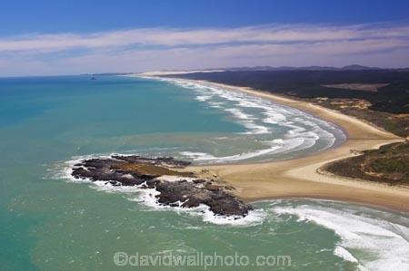aerial;aerials;beach;beaches;beautiful;bluff;coast;coastal;coastline;far-north;new-zealand;Ninety-Mile-Beach;north-is.;north-island;northland;ocean;sand;scenic;sea;shore;shoreline;straight;tasman-sea;te-wakatehaua;the-bluff;tourism;tourist;tourists;water;waterside;waves
