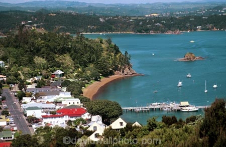 bay;bays;beach;beaches;boat;boats;harbor;harbors;harbour;harbours;pier;seaside;settlement;town;township