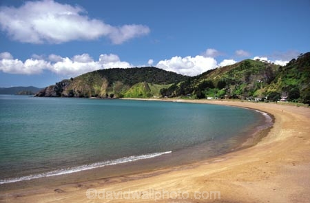 bay;bays;beaches;coast;coastal;coastline;holiday;ocean;oceans;picnic;rock;rocky;sand;sandy;sea;seas;shore;shoreline;surf;swim;swimming;tidal;tide;wave;waves