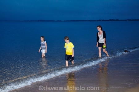 boy;boys;brother;brothers;child;children;coast;coastal;coastline;coastlines;coasts;Doubtless-Bay;dusk;evening;families;family;foreshore;girl;girls;holiday;Karikari-Peninsula;kid;kids;little-boy;little-girl;mother;mothers;N.I.;N.Z.;New-Zealand;NI;night;night-time;North-Is;North-Is.;North-Island;Northland;NZ;ocean;Parakerake-Bay;people;person;sea;shore;shoreline;shorelines;shores;sibbling;sibblings;sister;sisters;small-boys;small-girls;summer;twilight;water;Whatuwhiwhi