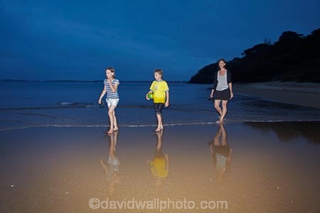 boy;boys;brother;brothers;child;children;coast;coastal;coastline;coastlines;coasts;Doubtless-Bay;dusk;evening;families;family;foreshore;girl;girls;holiday;Karikari-Peninsula;kid;kids;little-boy;little-girl;mother;mothers;N.I.;N.Z.;New-Zealand;NI;night;night-time;North-Is;North-Is.;North-Island;Northland;NZ;ocean;Parakerake-Bay;people;person;sea;shore;shoreline;shorelines;shores;sibbling;sibblings;sister;sisters;small-boys;small-girls;summer;twilight;water;Whatuwhiwhi