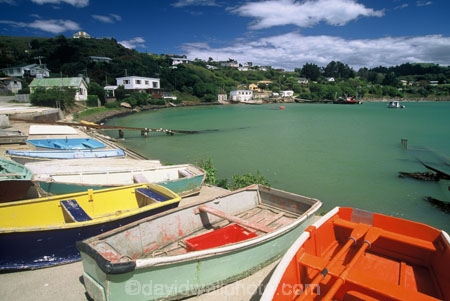boats;bpat;color;colors;colour;colours;dingy;fishing-village;oar;oars;row