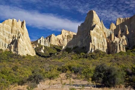 bluff;bluffs;Clay-Cliffs;cliff;cliffs;cloud;clouds;erode;eroded;erosion;grooved;N.Z.;New-Zealand;North-Otago;NZ;Omarama;Otago;S.I.;SI;South-Island;steep;Waitaki-District;weather;weathered;weathering