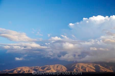 Benmore-Range;cloud;clouds;dark-cloud;dark-clouds;high-altitude;Last-Light;light;Mackenzie-Country;mountain;mountains;N.Z.;New-Zealand;North-Otago;NZ;range;ranges;S.I.;SI;South-Island;sunlight;Waitaki-District