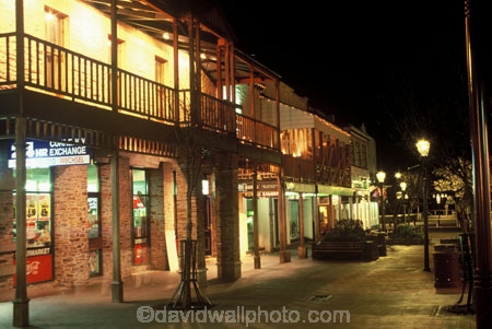 shops;shop;cafe;cafes;restaurant;restaurants;pedestrian;night;light;lights;queenstown;south-island;new-zealand;mall;malls;shopping