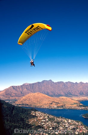 fly;flying;paraglide;paragliding;paraglider;paragliders;parasail;parasailing;parasails;parasailer;parasailers;parapont;paraponting;paraponter;paraponts;paraponters;lakes;lake;mountain;mountains;view;excitement;excite;adrenaline;adventure;adventure-tourism;adventurous;queenstown;south-island;new-zealand;lake-wakatipu;wakatipu;the-remarkables;remarkables