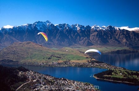 fly;flying;paraglide;paragliding;paraglider;paragliders;parasail;parasailing;parasails;parasailer;parasailers;parapont;paraponting;paraponter;paraponts;paraponters;lakes;lake;mountain;mountains;view;excitement;excite;adrenaline;adventure;adventure-tourism;adventurous;queenstown;south-island;new-zealand;lake-wakatipu;wakatipu;the-remarkables;remarkables