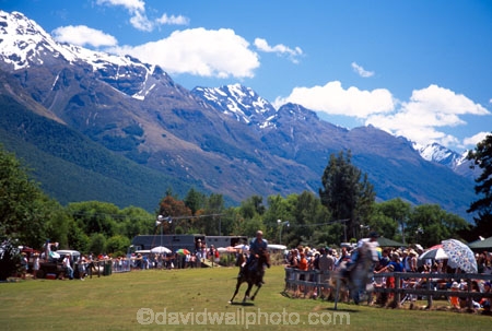 display;entertainment;entertain;entertaining;event;people;party;crowd;crowds;horses;racing;race;track;circuit
