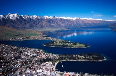 skyline;tourist;tourism;view;views;mountain;mountains;lakes;lake;icon;tourists;holiday;holidays;vacation;vacations;queenstown;lake-wakatipu;wakatipu;the-remarkables;remarkables;new-zealand;high;vista;scene;vistas;scenes