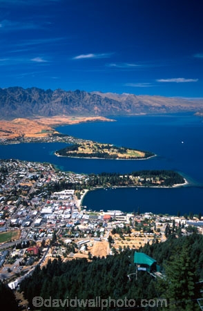 skyline;tourist;tourism;view;views;mountain;mountains;lakes;lake;icon;tourists;holiday;holidays;vacation;vacations;queenstown;lake-wakatipu;wakatipu;the-remarkables;remarkables;new-zealand;high;vista;scene;vistas;scenes;the-ledge;the-swing;ledge;swing;bungee;bungy;bungy-jump;bungy-jumping