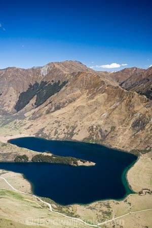 aerial;aerial-photo;aerial-photography;aerial-photos;aerial-view;aerial-views;aerials;alpine;altitude;high-altitude;lake;lakes;Moke-Lake;mount;mountain;mountain-peak;mountainous;mountains;mountainside;mt;mt.;N.Z.;New-Zealand;NZ;Otago;peak;peaks;Queenstown;range;ranges;S.I.;SI;South-Is.;South-Island;Southern-Lakes;Southern-Lakes-District;Southern-Lakes-Region;summit;summits;Twenty-Five-Mile-Range;water;Williamsons-Spur;Williamsons-Spur