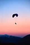fly;flying;paraglide;paragliding;parasail;parasailing;parasails;parasailer;parapont;paraponting;paraponter;paraponts;excitement;excitement;excite;adrenaline;evening;sunset;alpenglow;afterglow;silhouette