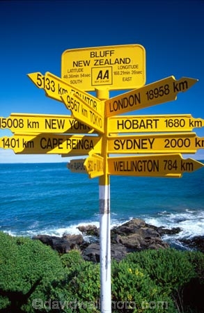 direction;directions;distance;distances;foveaux-strait;ocean;sea;sign;sign-post;signs;south;southern
