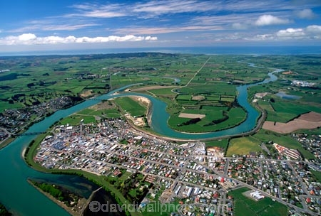 river;town;township;village;rural;service-town;farming-town;community;winding;New-Zealand;Southern-Scenic-Route;State-Highway-One;SH1;aerials