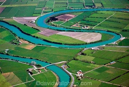 aerials;agriculture;arable;bend;bends;color;colour;dam;dammed;electricity;farmland;fertile;field;fields;generation;green;hydro_electric;meadows;oxbows;paddock;paddocks;pasture;pastureland;pastures;power;rivers;rural;winding