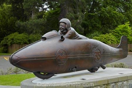 art;art-work;art-works;bike;bikes;bronze;bronze-statue;bronze-statues;Burt-Munro;Feldwick-Gates;Gala-St-reserve;Invercargill;motorbike;motorbikes;motorcycle;motorcycles;N.Z.;New-Zealand;NZ;public-art;public-art-work;public-art-works;public-sculpture;public-sculptures;Queens-Park;Queens-Pk;Queens-Park;Queens-Pk;Roddy-McMillan;S.I.;sculpture;sculptures;SI;South-Is;South-Island;Southland;statue;statues;Sth-Is.;sculptor-Roddy-McMillan
