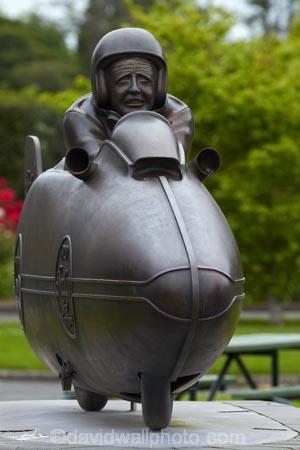art;art-work;art-works;bike;bikes;bronze;bronze-statue;bronze-statues;Burt-Munro;Feldwick-Gates;Gala-St-reserve;Invercargill;motorbike;motorbikes;motorcycle;motorcycles;N.Z.;New-Zealand;NZ;public-art;public-art-work;public-art-works;public-sculpture;public-sculptures;Queens-Park;Queens-Pk;Queens-Park;Queens-Pk;Roddy-McMillan;S.I.;sculpture;sculptures;SI;South-Is;South-Island;Southland;statue;statues;Sth-Is.;sculptor-Roddy-McMillan