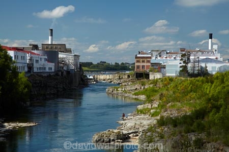Alliance-Freezing-Works;Alliance-works;factories;factory;fisher;fisherman;fishers;industrial;industry;Mataura;Mataura-Falls;Mataura-Freezing-Works;Mataura-Mill;Mataura-River;mill;mills;N.Z.;New-Zealand;NZ;river;rivers;S.I.;SI;South-Is;South-Island;Southland;Sth-Is.;Te-Aunui