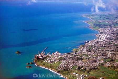 sea;ocean;tasman;coast;coastline;shoreline;shore;city;cities;new-plymouth;taranaki;port;ports;aerials;aerial