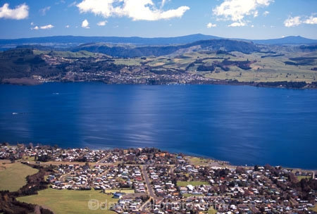 lakes;outlet;residential;river;shore;shoreline;town;township;waikato;water;waterfront