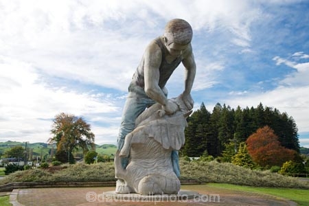 agricultural;agriculture;big-shearer-statue;farm;farming;farms;giant-shearer-statue;King-Country;N.I.;N.Z.;New-Zealand;NI;North-Island;NZ;rural;Shearer-Statue;shearers;shearing;statue;statues;Te-Kuiti;Waikato