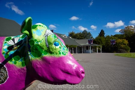 art;art-work;art-works;botanic-garden;botanic-gardens;botanical-garden;botanical-gardens;cow;cow-artwork;cows;garden;gardens;Hamilton-Garden;Hamilton-Gardens;N.Z.;New-Zealand;North-Is;North-Island;Nth-Is;NZ;public-art;public-art-work;public-art-works;public-garden;public-gardens;public-sculpture;public-sculptures;purple-cow;sculpture;sculptures;statue;statues;Waikato